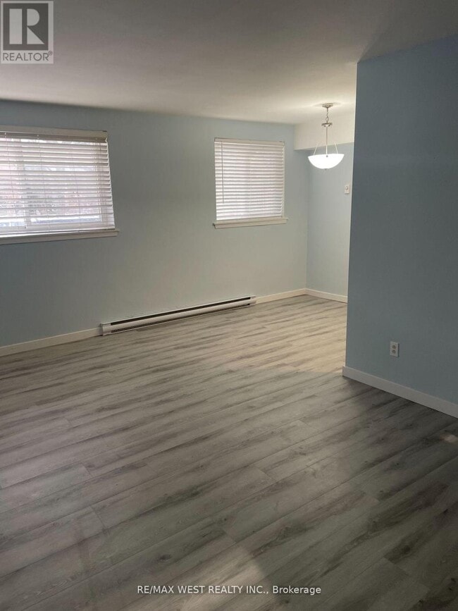 2365 Marine Dr in Oakville, ON - Building Photo - Building Photo