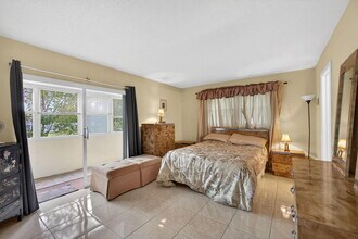 157 Camden E in West Palm Beach, FL - Building Photo - Building Photo