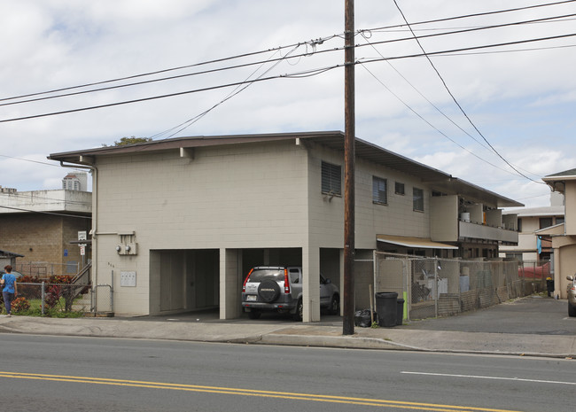 906 Mccully St in Honolulu, HI - Building Photo - Building Photo