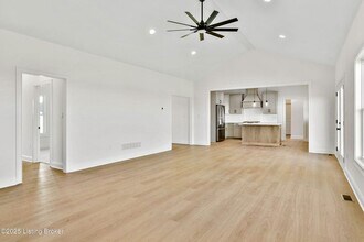 449 S Stallard Dr in Shelbyville, KY - Foto de edificio - Building Photo