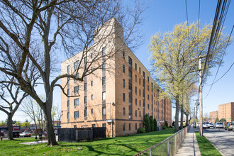 Totten Towers in Hempstead, NY - Building Photo - Building Photo