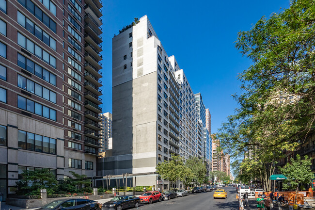 420 E 72nd St in New York, NY - Foto de edificio - Building Photo