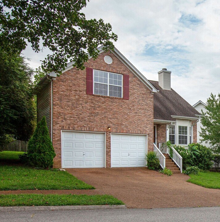 2000 Upland Dr in Franklin, TN - Foto de edificio