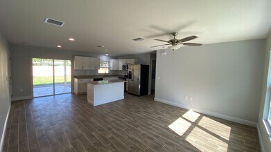 5311 Avila Ave in Sarasota, FL - Building Photo - Building Photo