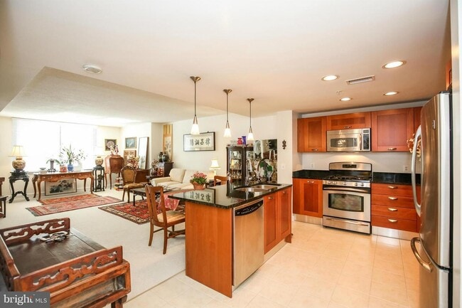 2451 Midtown Ave, Unit 216 in Alexandria, VA - Building Photo - Building Photo