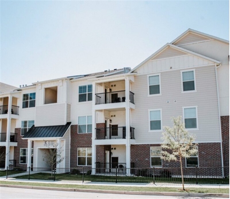 4308 W 1850 N in Lehi, UT - Foto de edificio