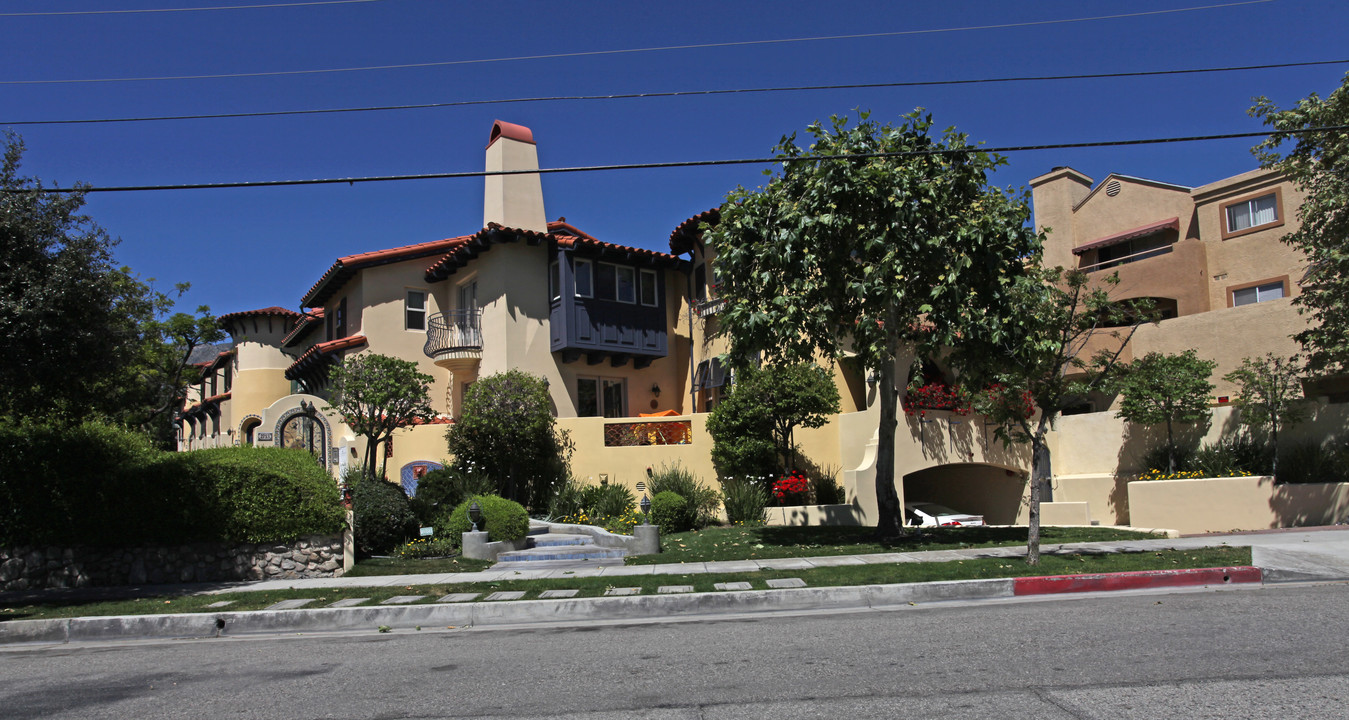 2753 Piedmont Ave in La Crescenta, CA - Building Photo