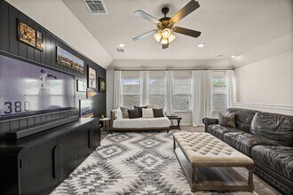 631 Turquoise Dr in Dripping Springs, TX - Building Photo - Building Photo