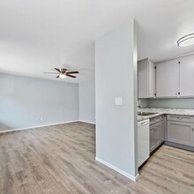 916-924 St. Louis Ave in Long Beach, CA - Building Photo - Interior Photo