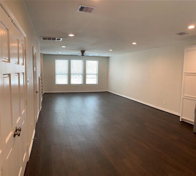 4622 Haywood St photo'