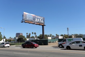 La Cienega Plaza in Los Angeles, CA - Building Photo - Building Photo
