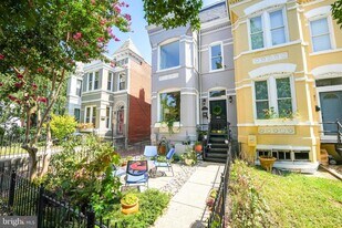 707 12th St NE in Washington, DC - Building Photo