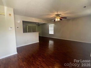 176 English Hills Dr in Mooresville, NC - Foto de edificio - Building Photo