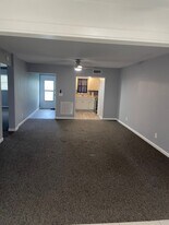 677 Royal Palm Blvd, Unit #4 in Vero Beach, FL - Building Photo