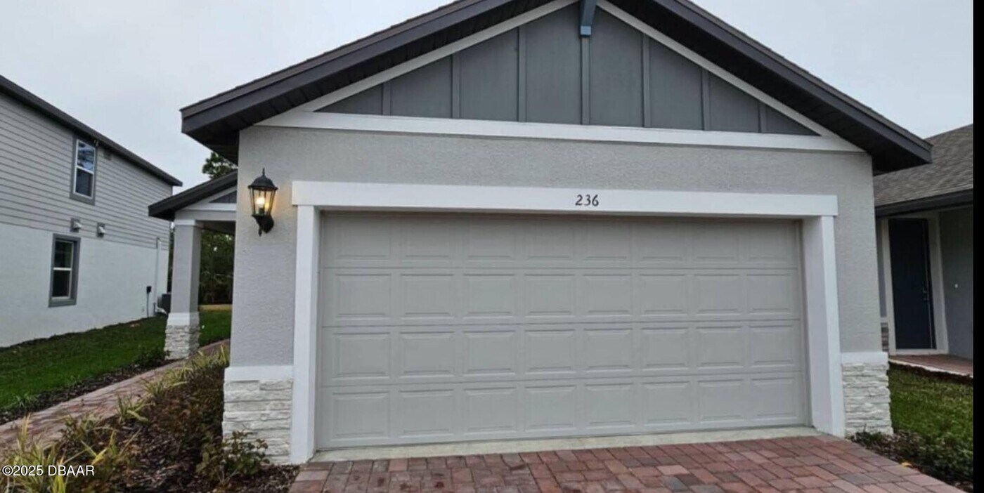 236 Links Ter Blvd in Daytona Beach, FL - Building Photo