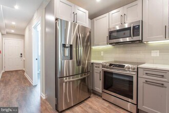 1619 Bainbridge St in Philadelphia, PA - Building Photo - Building Photo