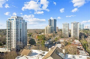 2479 Peachtree Rd NE in Atlanta, GA - Building Photo