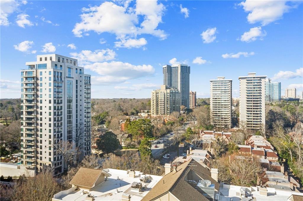 2479 Peachtree Rd NE in Atlanta, GA - Building Photo