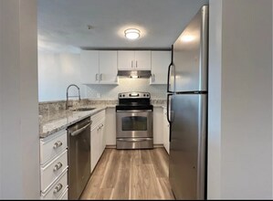 200 Woodlawn Ave, Unit 206 in North Providence, RI - Building Photo - Building Photo