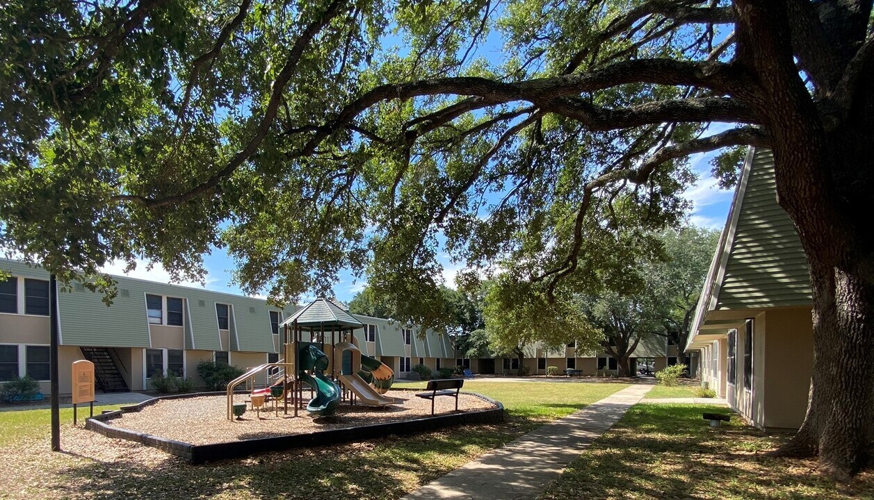 800 N Hwy 123 Bypass in Seguin, TX - Building Photo