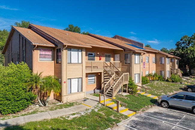 Harbor Oaks Apartments in Hudson, FL - Foto de edificio - Building Photo