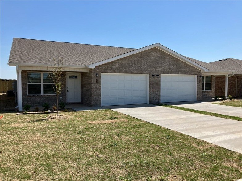 6810 NW Trevy St in Bentonville, AR - Building Photo