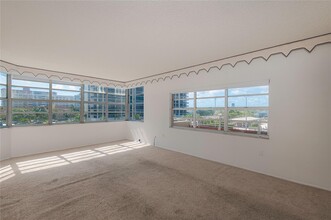 1985 S Ocean Dr in Hallandale Beach, FL - Building Photo - Building Photo