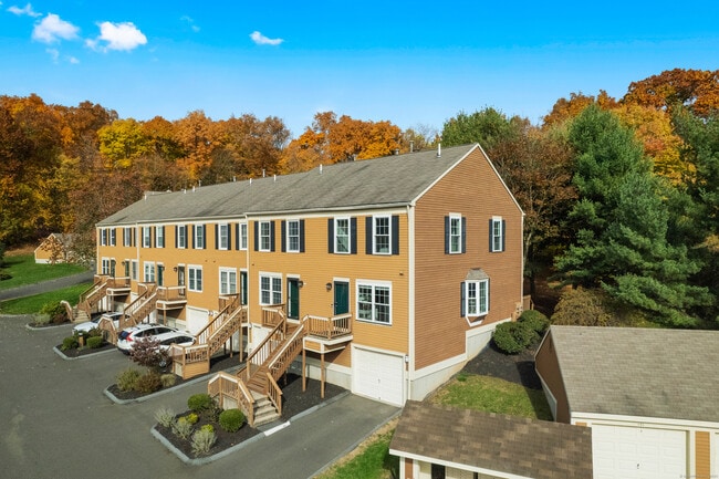 136 Foxbridge Village Rd in Branford, CT - Building Photo - Building Photo