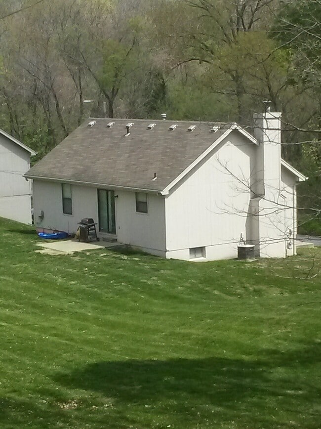 3242 N Virginia Ave in Kansas City, MO - Foto de edificio - Building Photo