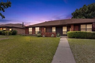 312 Cole St in Garland, TX - Building Photo