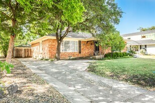 6915 Inverness Ln in Dallas, TX - Building Photo