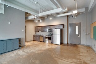 1009 Highland Ave in Salina, KS - Building Photo