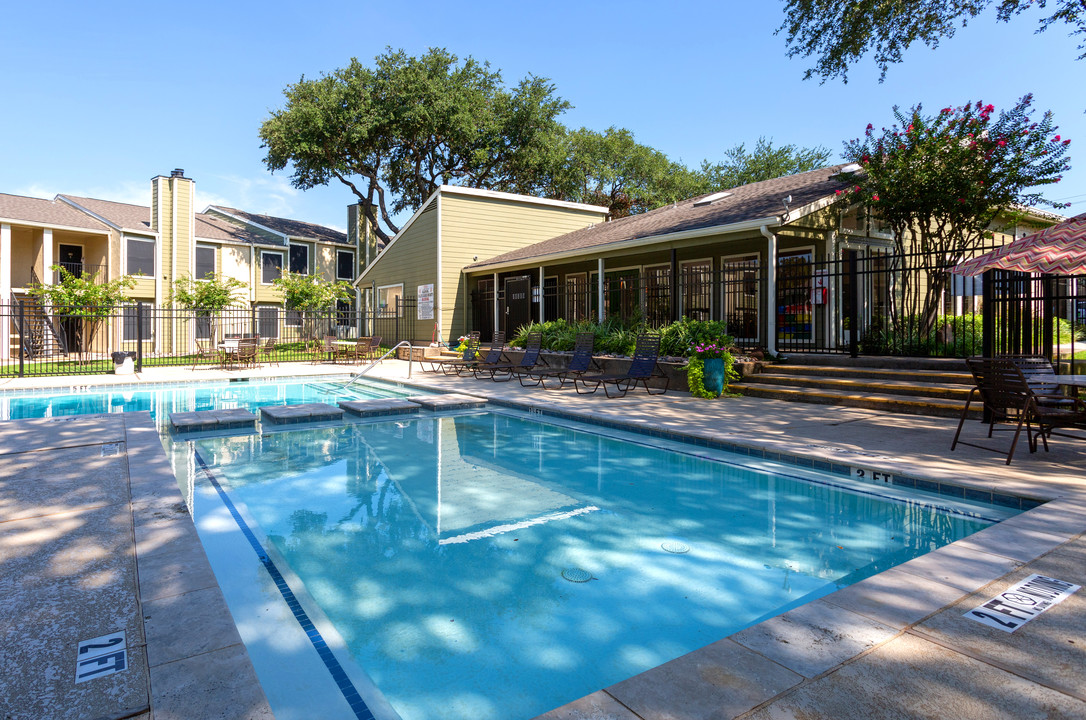 Summer Hill Apartments in Dallas, TX - Building Photo