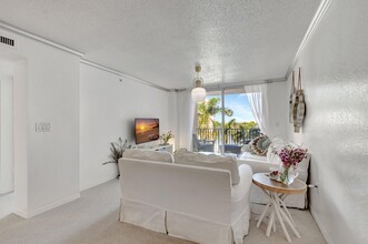1801 N Flagler Dr in West Palm Beach, FL - Building Photo - Building Photo