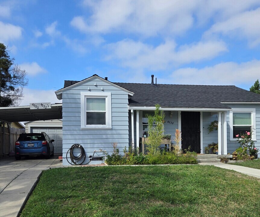 4634 Cherokee Ave in San Diego, CA - Building Photo