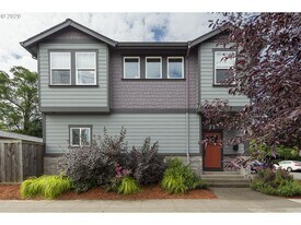 1346 N Rosa Parks Way in Portland, OR - Building Photo