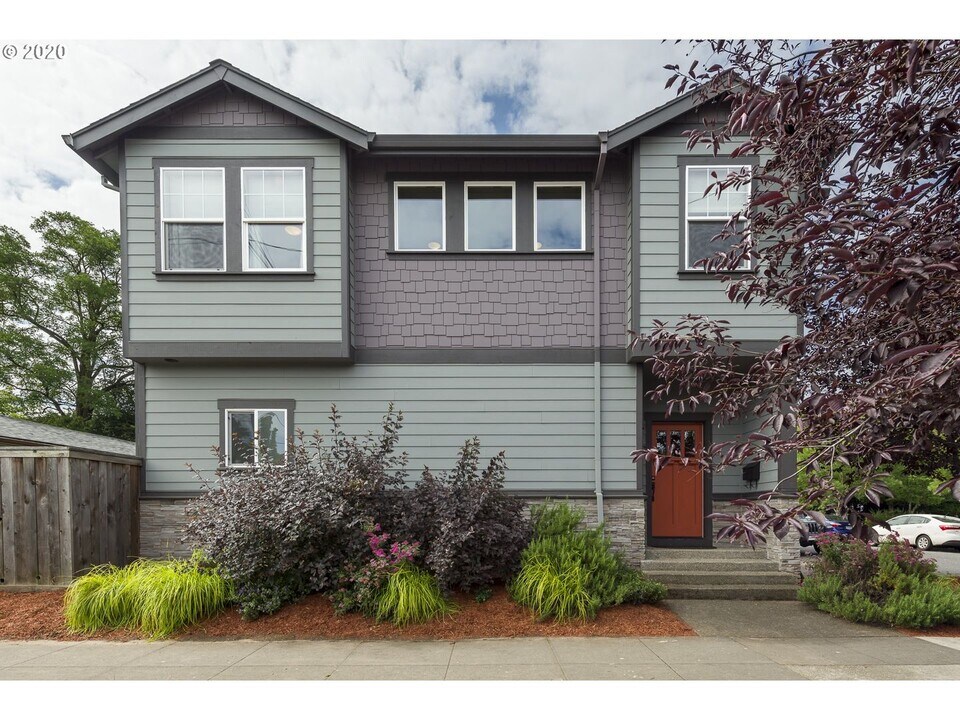 1346 N Rosa Parks Way in Portland, OR - Building Photo