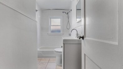 14 Beechcroft St, Unit B1 in Boston, MA - Foto de edificio - Building Photo