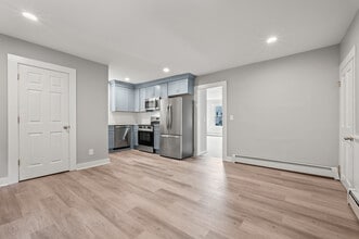 17 Locust St, Unit 17A in Manchester, CT - Building Photo - Building Photo