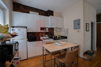 57 Myrtle St in Boston, MA - Building Photo - Building Photo