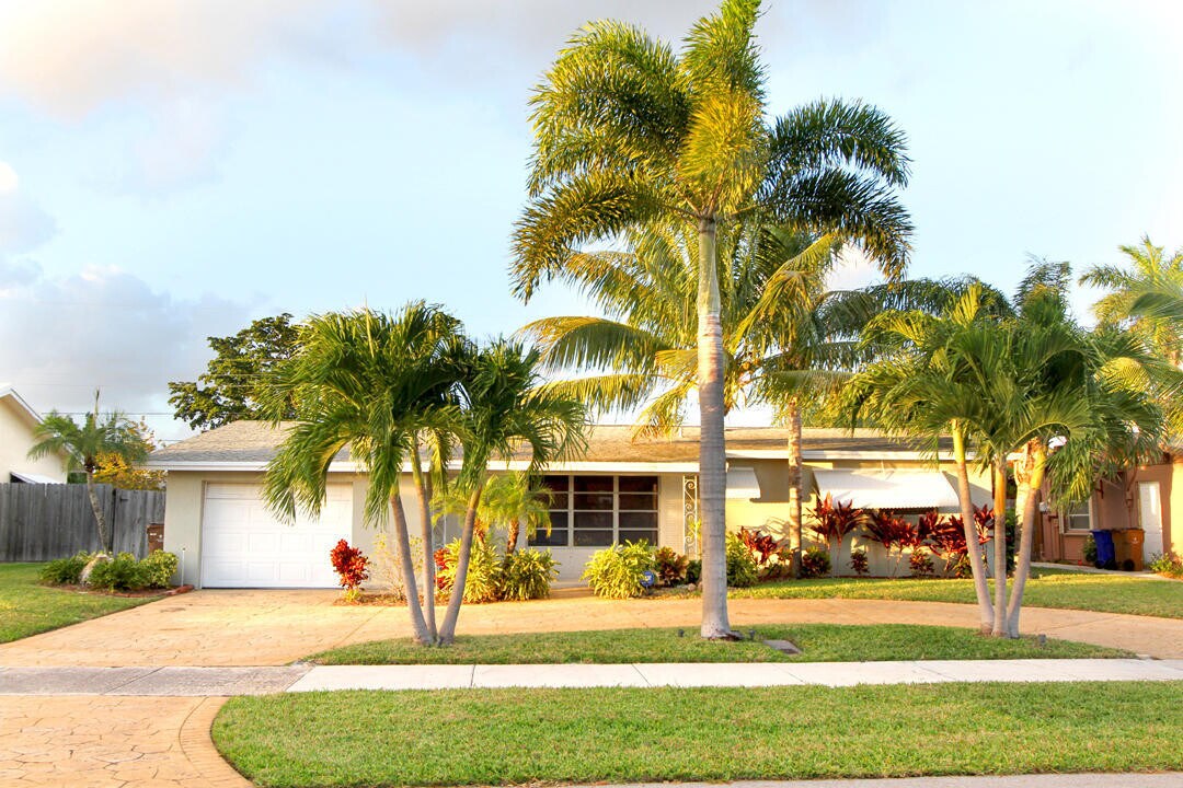 333 SE 11th St in Deerfield Beach, FL - Building Photo