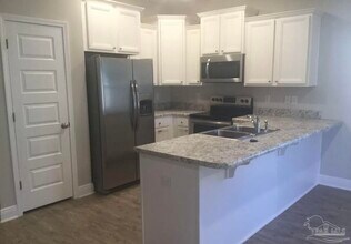 6091 Royal Port Ct in Bellview, FL - Building Photo - Building Photo