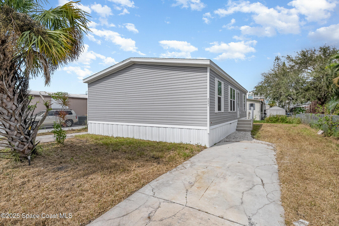 2551 Chatham Way NE in Palm Bay, FL - Building Photo