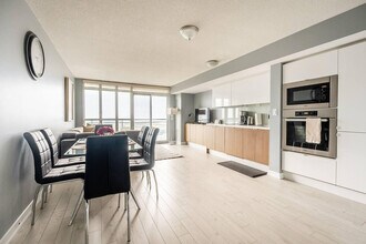 491 Front St W in Toronto, ON - Building Photo - Building Photo