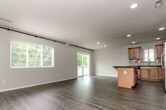 3684 London Loop NE in Lacey, WA - Building Photo - Building Photo