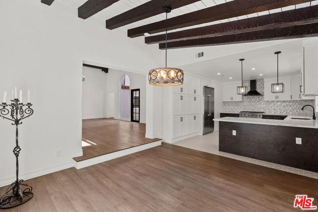 property at 1527 N Beverly Dr