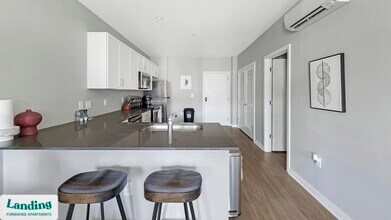5040 Linbar Dr in Nashville, TN - Building Photo - Building Photo