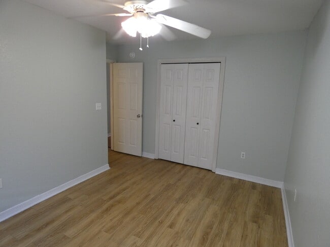 668 Edney Ave W in Crestview, FL - Foto de edificio - Building Photo