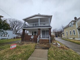 9711 Aetna Rd in Cleveland, OH - Building Photo