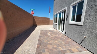 8907 Deer Isle St in Las Vegas, NV - Foto de edificio - Building Photo